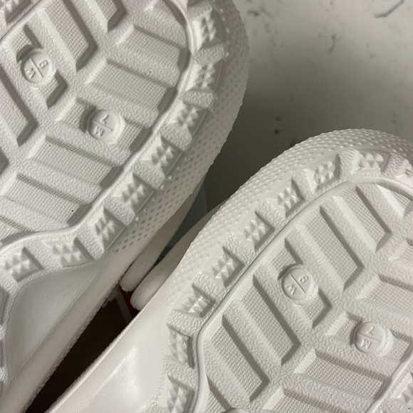 Crocs Classic Lined Clogs NWT White & Grey Unisex Size Women’s 9 - Mens 7 - Picture 10 of 17